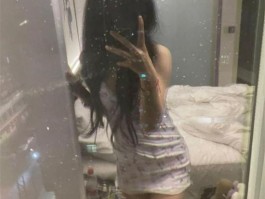 纯情女大学生私下自拍献出身体 酒店被大叔疯狂输出 啪啪声混杂呻吟声 兼职令人血脉喷张！