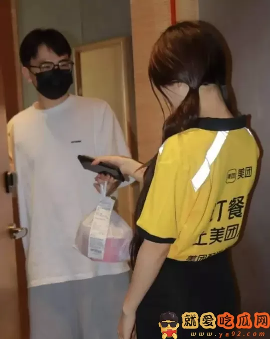 网友称医院也能看到露大腿的美女护士,大V无语:大家别幻想了!-吃瓜网