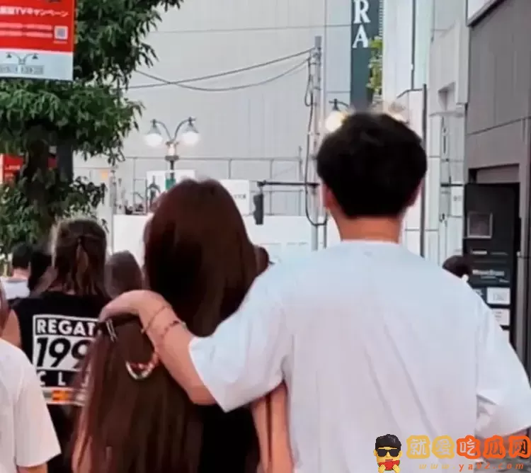 王思聪带女友现身成人店,偷偷点赞前女友美照,新欢旧爱暗中较劲-吃瓜网