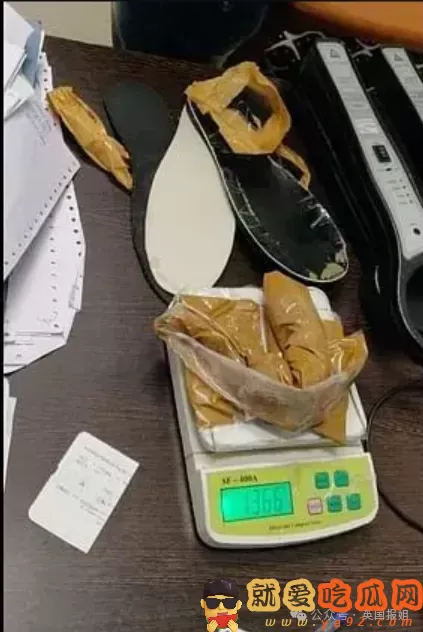 印度超美空姐直肠塞1公斤黄金,运一次赚几千美元?网友:菊中黄金屋!-吃瓜网