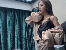 上海高颜值校花私密视频流出 车震口爱骑乘 身穿性感黑丝被金主调教