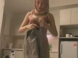 印尼穆斯林小美女的异域风情 跟男朋友口完啪啪 表情反差到爆